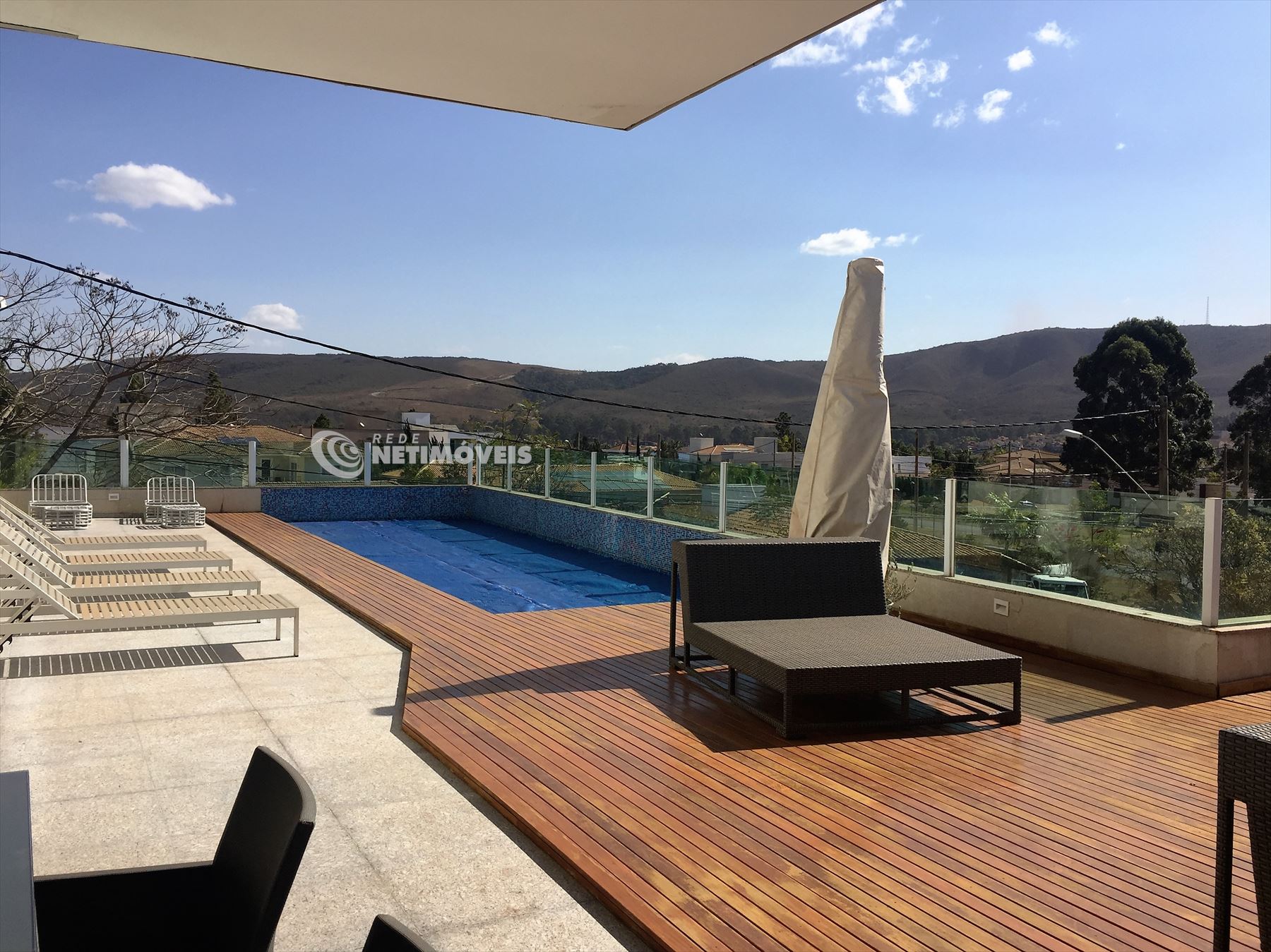 Vista piscina do espaço gourmet