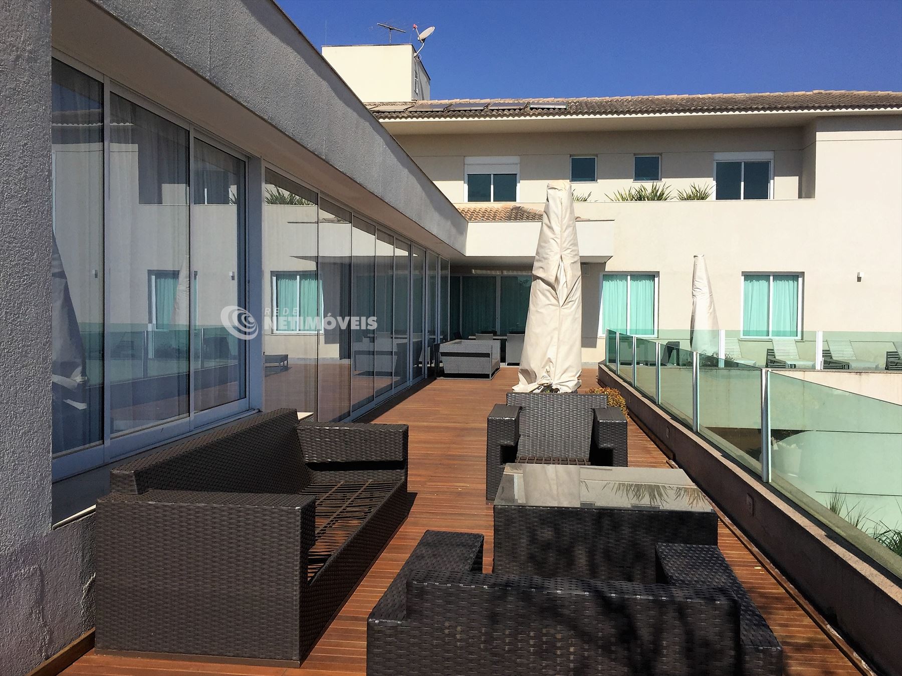 Varanda espaço gourmet e piscina