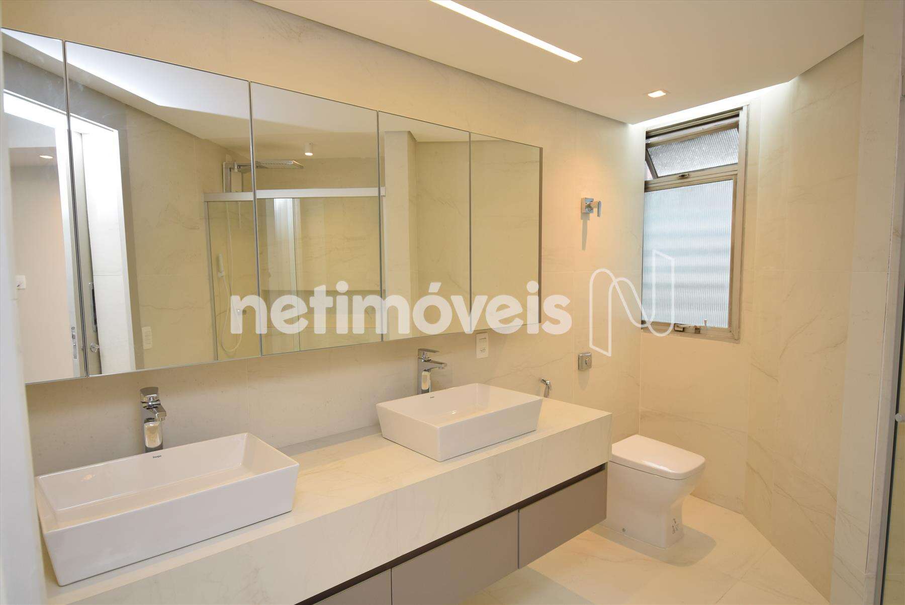 Banheiro suíte máster com cuba dupla